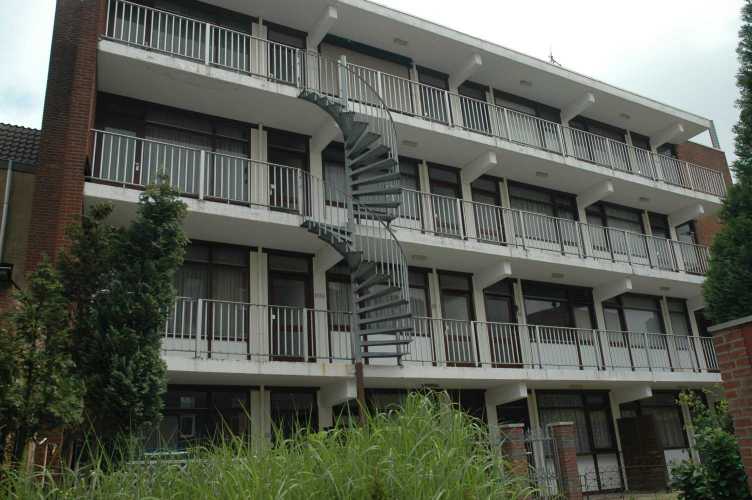 Achteraanzicht van het appartementen complex